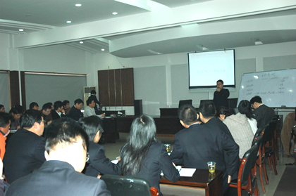 李光斗向潔麗雅提交營(yíng)銷方案