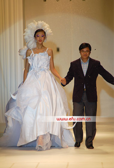 ����`�Ŷ�����˹��Ҽ�ϵ�аl(f��)����