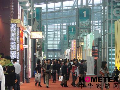 �r(sh��)����Ʒ���c��(chu��ng)�£����ڇ�(gu��)�H�Ҽ�չ���(qi��ng)��