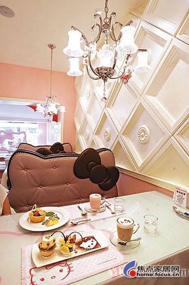 ���ɐ۷�ɫHelloKitty�e��