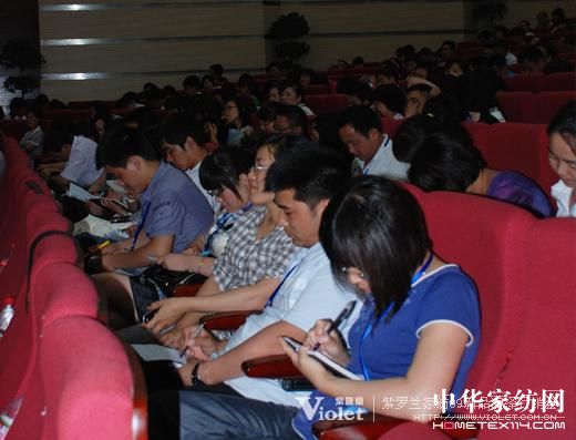 ���_�m��(j��ng)�N�̾�Ӣ��Ӗ(x��n)��(hu��)ʢ���e��