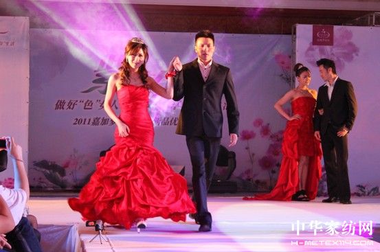 ���á�ɫ��Ů�������ܡ��ʡ�����