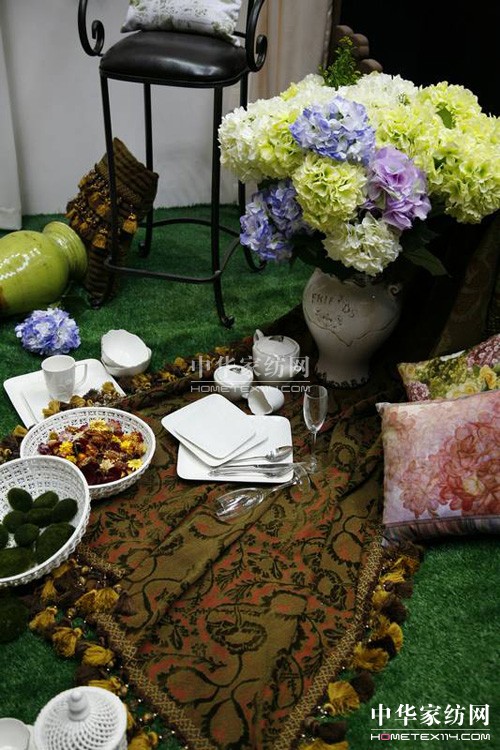 ���ڇ��H�Ҽ���ˇ�߼Ҿ��Ʒչ�[��(hu��)