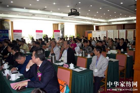 �Ї���(j��ng)����̼�D(zhu��n)���c�ɳ��m(x��)�l(f��)չ���