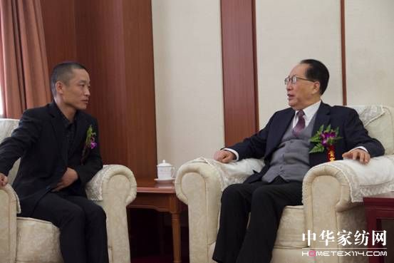 �Ї���(j��ng)����̼�D(zhu��n)���c�ɳ��m(x��)�l(f��)չ���