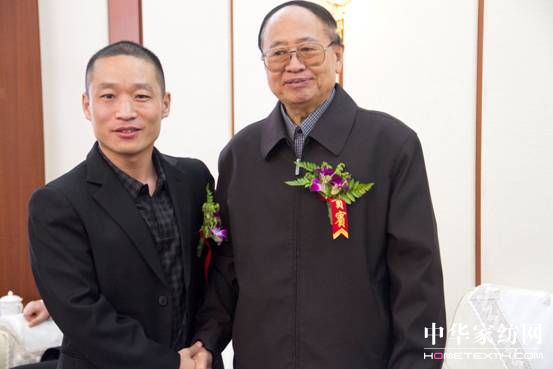 �Ї���(j��ng)����̼�D(zhu��n)���c�ɳ��m(x��)�l(f��)չ���