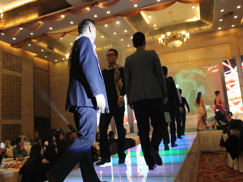 �Pʢ���{(l��n)�{(di��o)paisley��׌��(m��ng)���v�w