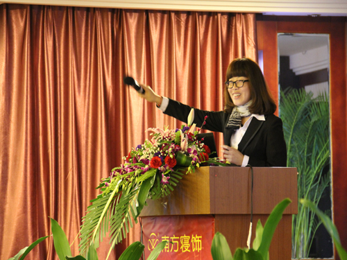 �Ϸ�����´��F(tu��n)�ݕ��A�M��Ļ