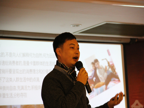 �Ϸ�����´��F(tu��n)�ݕ��A�M��Ļ