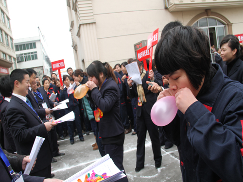 ʢ��F(tu��n)�e�kȤζ�\(y��n)��(d��ng)��(hu��)�c�������˹�(ji��)��