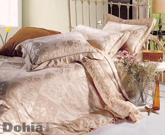 ��ϲ�ۼҼ�������Ʒ�е�ɫ�ʌW(xu��)��