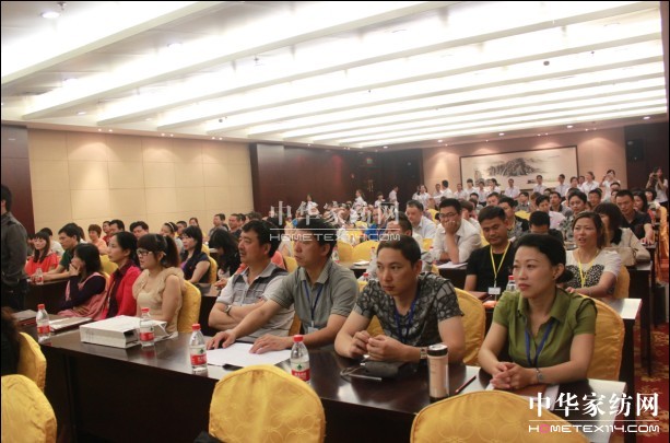 2012�W�ɼҼ��ﶬ��Ʒ�l(f��)����(hu��)�A�M��Ļ