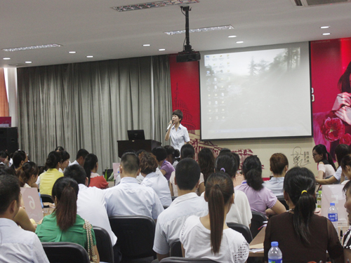 �Pʢ�Ҽ�2012�ﶬ��Ʒ��Ӗ(x��n)��(hu��)�A�M�ɹ�