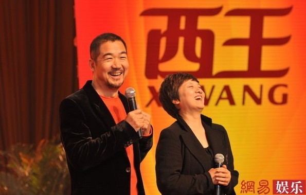 張國立鄧婕出席代言活動(dòng)