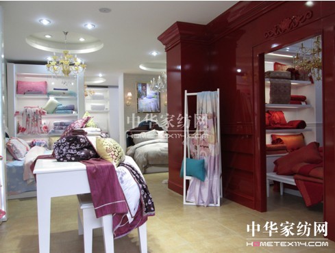 ������ֱ�I�N�ی��u��ʢ�b����