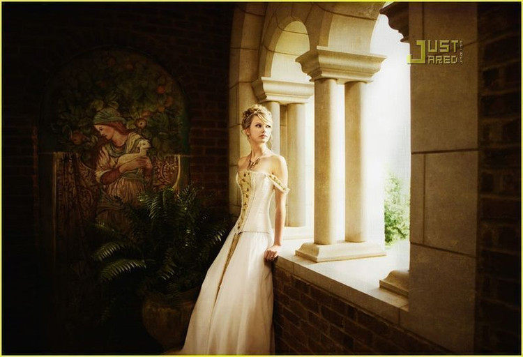 泰勒•斯威夫特加盟代言澳西奴家紡