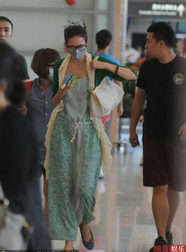 林志玲素顏現(xiàn)身虹橋機(jī)場