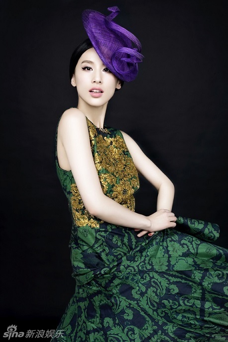 �Sʥ���r�з��惞(y��u)�ŏ�(f��)���@Ů�˱�ɫ