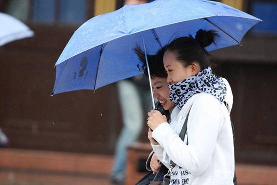 �W�ɼҼ����H�����L(f��ng)�����ˣ�˽��ӆ����ů˯�ߕr(sh��)����