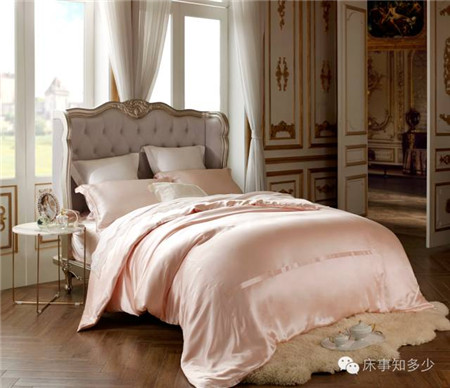 ����Ҽ���һ��ɫ����(l��i)�����ζ���ħ�ԣ�