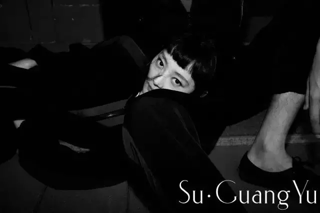 �r���O(sh��)Ӌ���R��FASHIONSHOWCASE���z�����ɞ麼�ݕr��ƽ�_