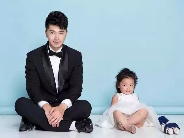 �r���O(sh��)Ӌ���R��FASHIONSHOWCASE���z�����ɞ麼�ݕr��ƽ�_