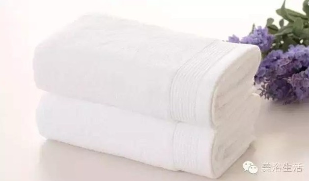 ��ԡ����Ƶ�Ĵ��Σ�ë����ԡ���ʲô���ǰ�ɫ�ģ�