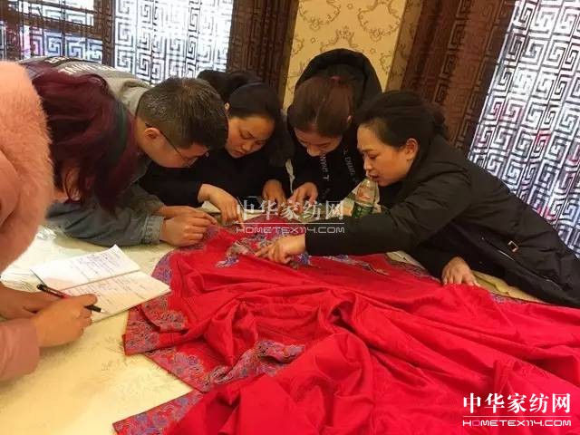 �Pʢ�Ҽ�����������Ӣ�R����ɽ�������@�����£�