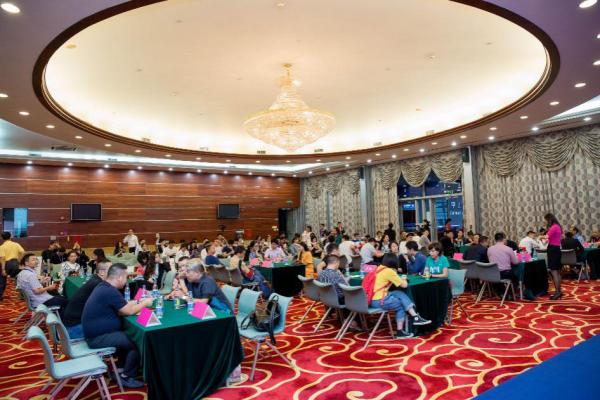 ���ڶYƷ�Ҿ�չ����ʢ��Ļȫ�̸������c(di��n)�࣡