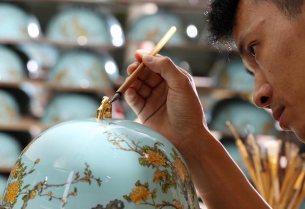 ���ڶYƷ�Ҿ�չ����ʢ��Ļȫ�̸������c(di��n)�࣡