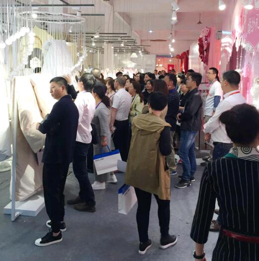 ���R���Ҽ�2017�ﶬ��Ʒ�l(f��)����(hu��)�A�M(m��n)��Ļ