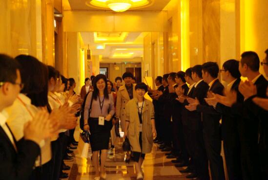 ���R���Ҽ�2017�ﶬ��Ʒ�l(f��)����(hu��)�A�M(m��n)��Ļ