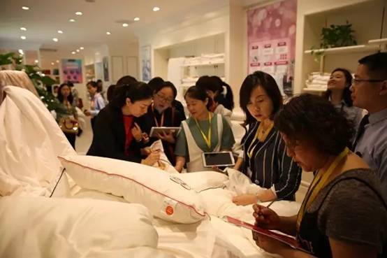 �Pʢ�Ҽ�����(��i)�����E��2017�ﶬ��Ʒ�l(f��)����(hu��)�A�M�Y�ɣ��sҫ35����