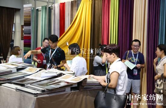 �ݳ޷�ɫ�����ؘ��L�R��ꇲ�ˇ�󿧂������ڼҼ�չ�����ݕr�д�