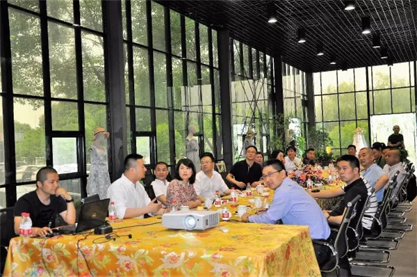 �����Ҽ��f(xi��)��(hu��)���L��һ������؛�M�M