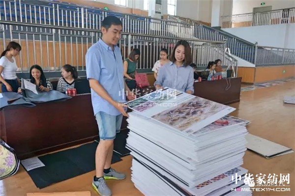 �ư���һ��ɫˇ�p�^�Į��������ں�������չ�_����