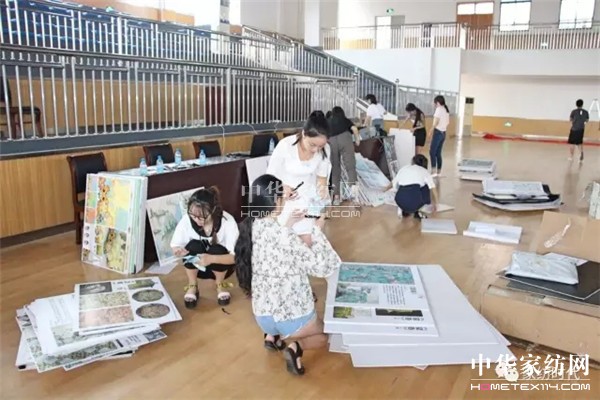 �ư���һ��ɫˇ�p�^�Į��������ں�������չ�_����