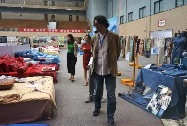 �Ҹ�������ζϯ����ͨ������������300���Ҽ��a(ch��n)Ʒ��Ů��ʣ�