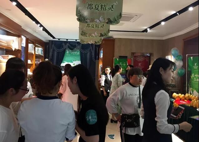 ���Լ�����ϯ˯�߹�|(zh��)�Pʢ�Ҽ������(hu��)���f����˯�������x��