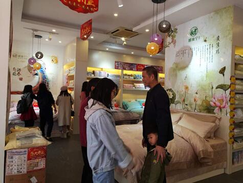 ˯�����Ҽ�¡���M(j��n)�v�(y��ng)���У���(ch��ng)�����