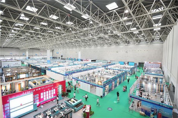 ���ƽz·��ӿƷ����ӭ�ںϡ�����չ--2020�򴰺���ˇչ�_Ļ