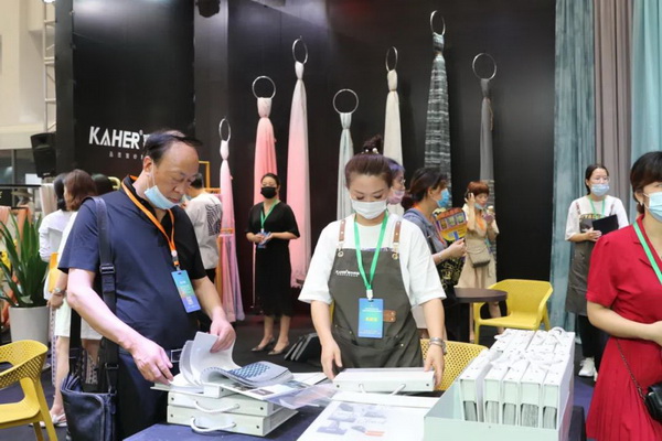 ���ƽz·��ӿƷ�ơ�ӭ�ںϡ�����չ--2020�򴰺���ˇչ�_Ļ